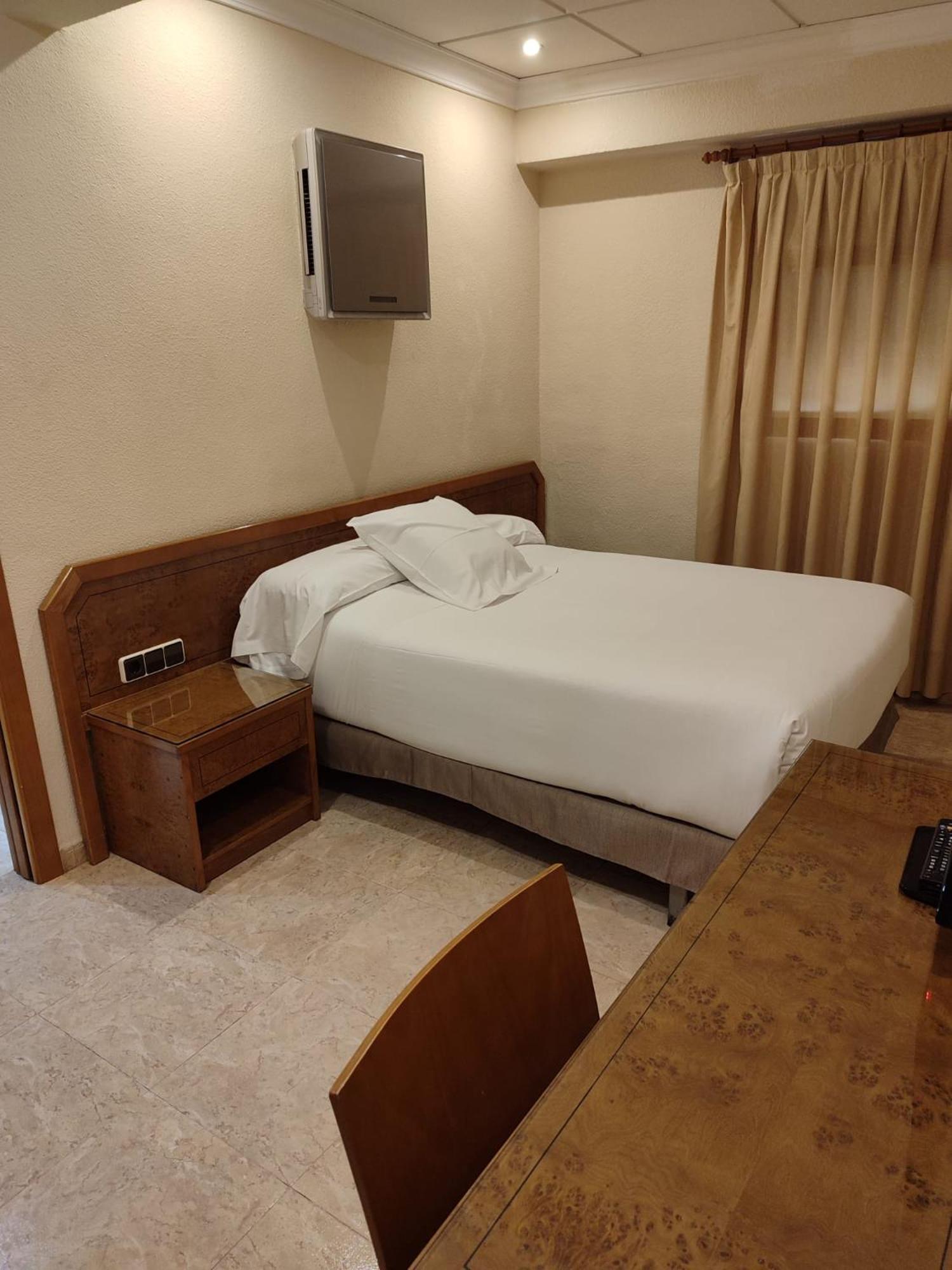 Hostal Moreno Silla Esterno foto